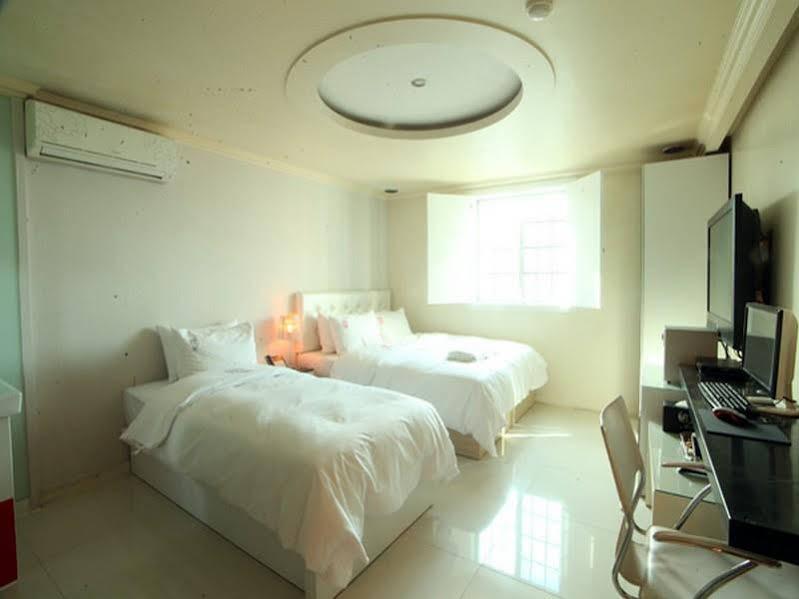 Merdi Hotel Suwon Eksteriør billede