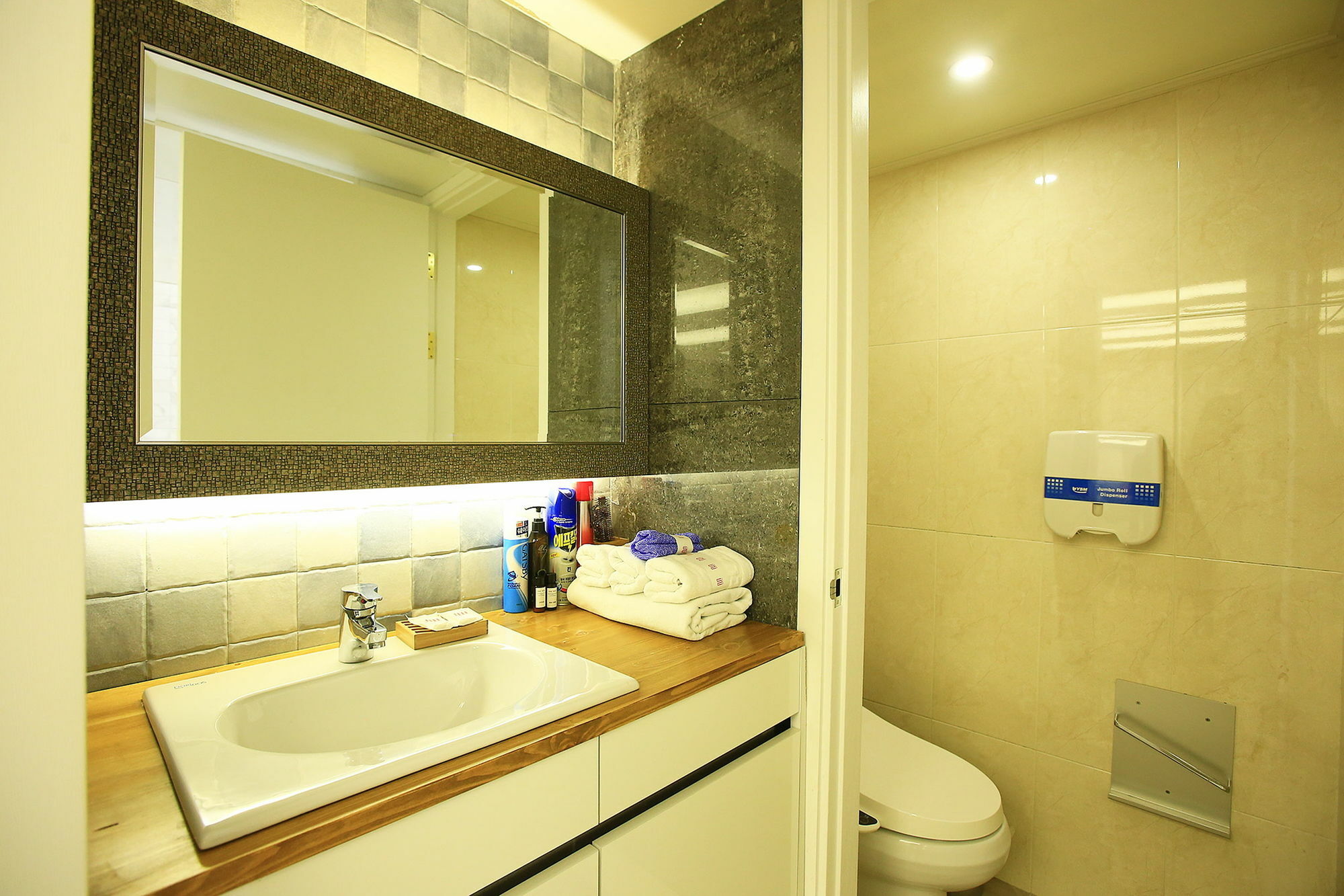 Merdi Hotel Suwon Eksteriør billede